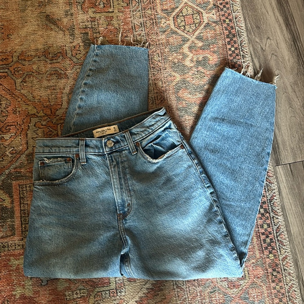 Abercrombie 80s Mom High Rise Jeans